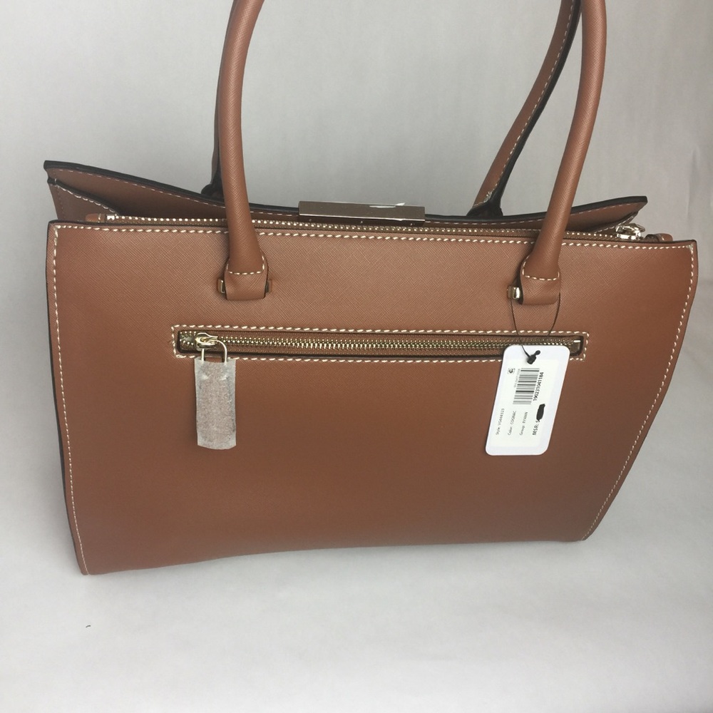 Guess - Picture 4 of 5